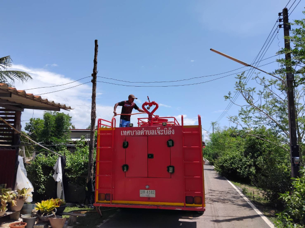 งานป้องกันฯ สำนักปลัด เทศบาลตำบลเจ๊ะบิลัง ลงพื้นที่บริการส่งน้ำใช้ เพื่อบรรเทาความเดือดร้อนให้กับประชาชนในพื้นที่