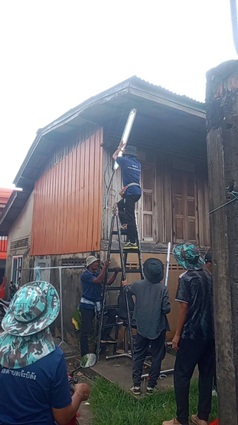 กองช่างลงพื้นที่ซ่อมแซม แก้ไขไฟฟ้าสาธารณะบริเวณชุมชนบ่อหลวง