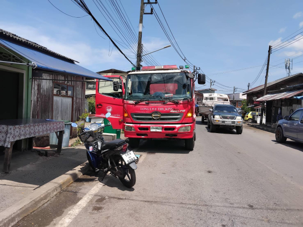 งานป้องกันฯ สำนักปลัดเทศบาลตำบลเจ๊ะบิลัง ลงพื้นที่ส่งน้ำอุปโภค บริโภค เพื่อบริการประชาชนในพื้นที่ชุมชนบ้านกลาง ตำบลเจ๊ะบิลัง