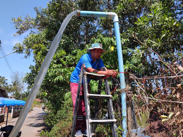 งานป้องกันฯ สำนักปลัดเทศบาลตำบลเจ๊ะบิลัง ลงพื้นที่แก้ไขปัญหาจุดจ่ายน้ำ พร้อมส่งน้ำอุปโภค บริโภค เพื่อบริการประชาชนในพื้นที่ตำบลเจ๊ะบิลัง