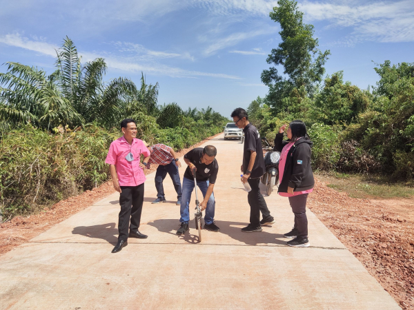 คณะตรวจรับงานก่อสร้างเทศบาลตำบลเจ๊ะบิลัง ลงพื้นที่ติดตามงานโครงการฯ