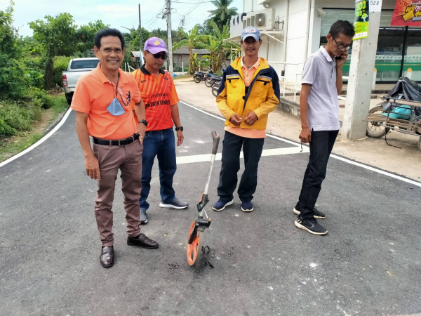 กองช่าง เทศบาลตำบลเจ๊ะบิลัง ลงพื้นที่สำรวจโครงการปรับปรุงผิวจราจรแอสฟัลท์ติกคอนกรีตสายเทศบาลเจ๊ะบิลังและสายบ้านใหม่ไปสระน้ำ อบจ. พร้อมลงพื้นที่ซ่อมท่อประปาและ​ติตตั้งวาว​ เปิดและปิด