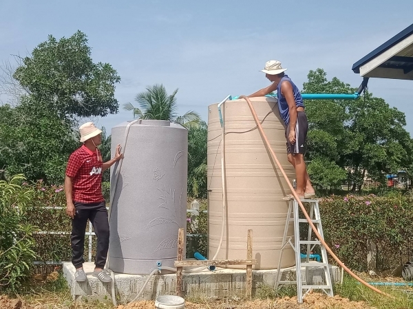 งานป้องกันบรรเทาสาธารณภัย เทศบาลตำบลเจ๊ะบิลัง ลงพื้นที่บริการส่งน้ำอุปโภค-บริโภค