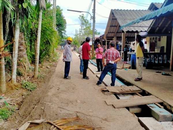 ลงพื้นที่ตรวจโครงการคูระบายน้ำ คสล.สายสมิต บัวศิริ และตรวจโครงการก่อสร้างคูระบายน้ำ คสล.สายมูสา มุสิกพันธ์