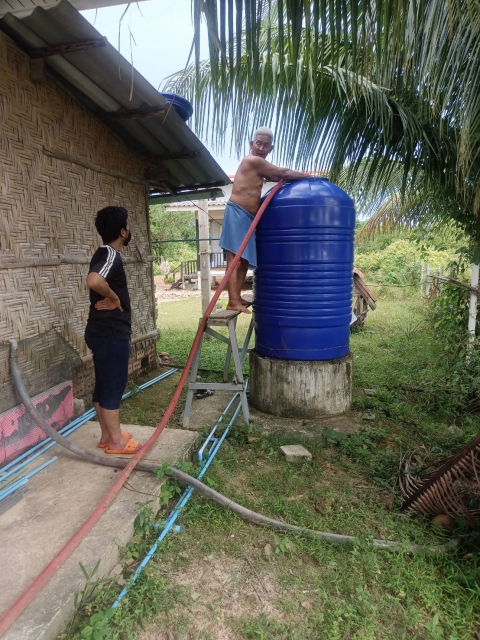 งานป้องกันบรรเทาสาธารณภัย เทศบาลตำบลเจ๊ะบิลัง ลงพื้นที่บริการส่งน้ำอุปโภค-บริโภค ช่วยเหลือบรรเทาความเดือดร้อนให้กับประชาชนในพื้นที่ 'ชุมชนบ้านนา'