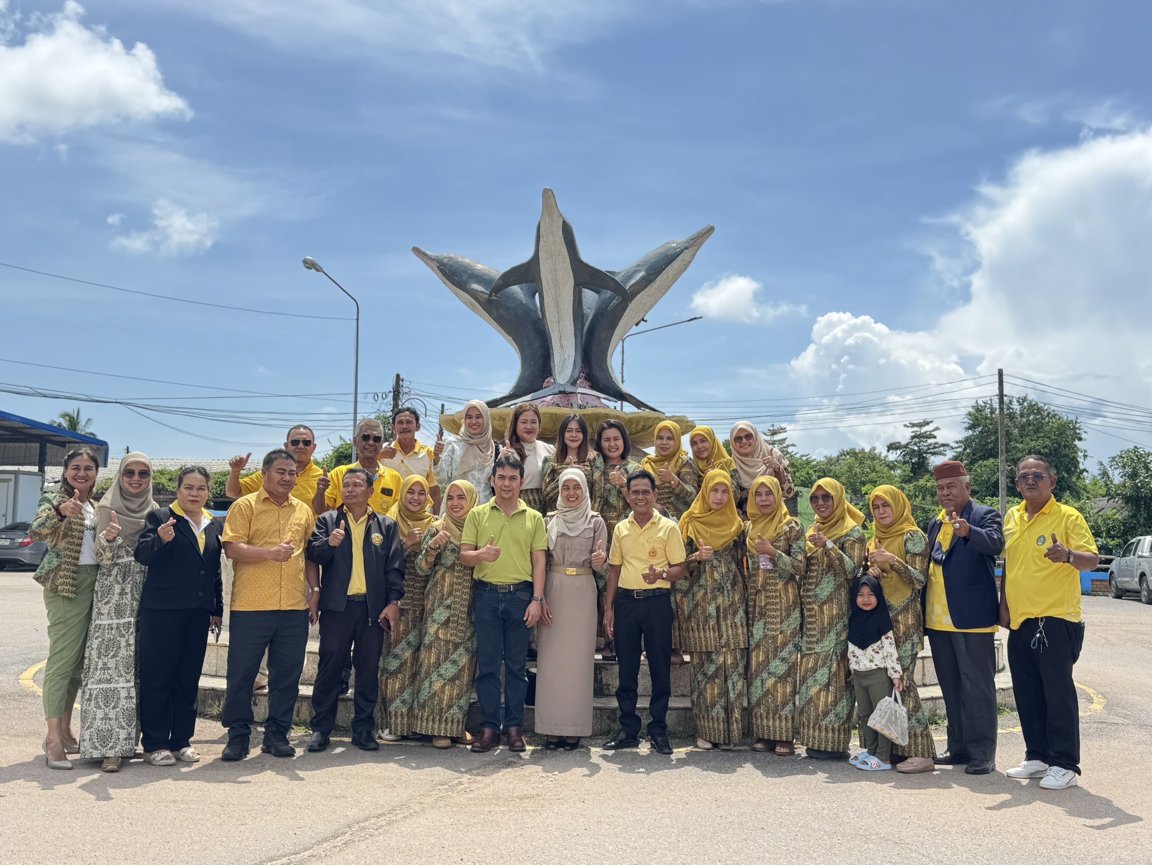 ยินดีต้อนรับข้าราชการโอน-ย้าย จากรั้ว อบต.จะแหน สู่ ทต.เจ๊ะบิลัง
วันที่ 4 พฤษจิกายน  2567
🔈นายอับดุลวาริส บิลังโหลด นายกเทศมนตรีตำบลเจ๊ะบิลัง คณะผู้บริหาร สมาชิกสภาเทศบาลตำบลเจ๊ะบิลัง พนักงานเทศบาลตำบลเจ๊ะบิลัง
👉ร่วมต้อนรับข้าราชการโอน-ย้าย จากรั้ว อบต.จะแหน สู่ ทต.เจ๊ะบิลัง นางสาวซูไรน่า คุณอักษร ตำแหน่ง นิติกรปฏิบัติการ  โอนย้ายมาดำรงตำแหน่งเดิม จาก อบต.จะแหน อำเภอสะบ้าย้อย จังหวัดสงขลา