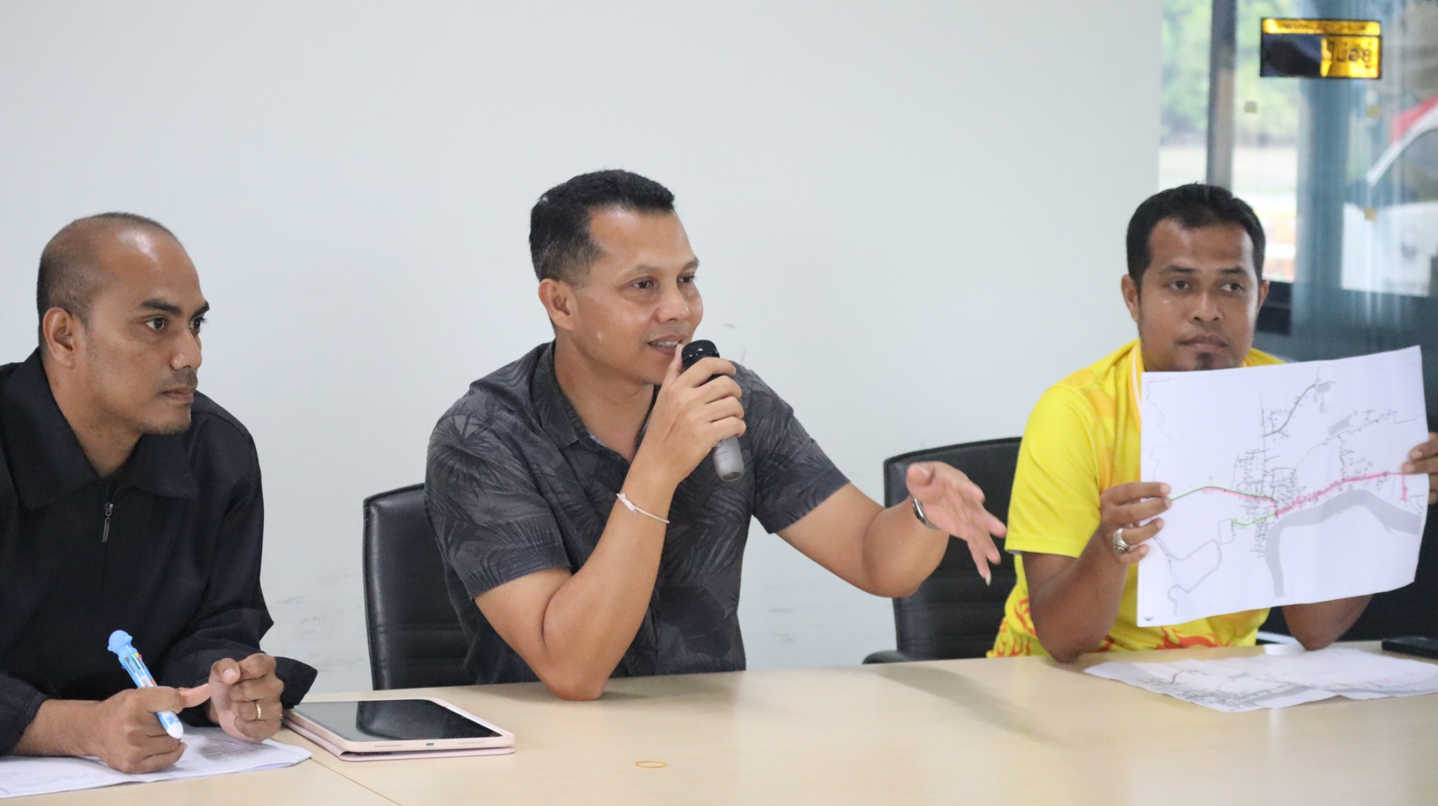 การประชุมหารือรับฟังความคิดเห็นของประชาชนเกี่ยวกับแผนงานวางท่อเมนระบบประปาของการประปาส่วนภูมิภาค