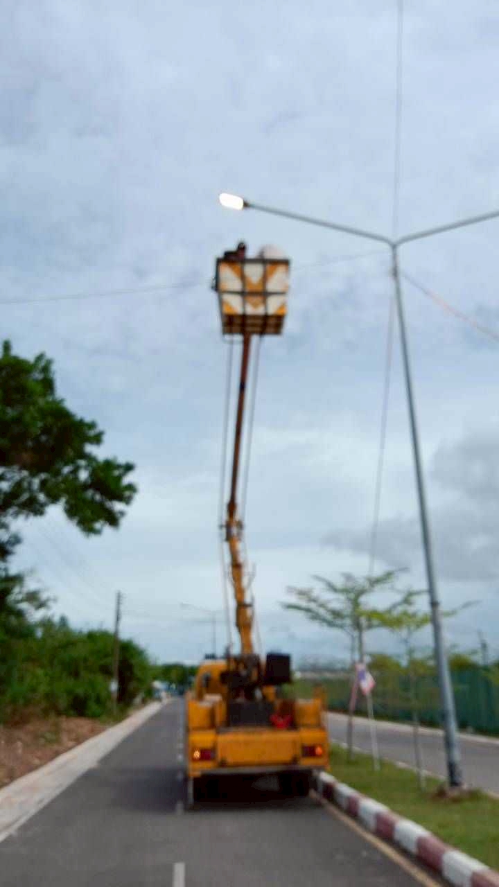 กองช่าง ทต.เจ๊ะบิลัง ลงพื้นซ่อมแซมไฟส่องสว่างเพื่อปลอดภัยทั้งชีวตและทรัพสินท์ของประชาชนในพื้นที่เทศบาลตำบลเจ๊ะบิลัง