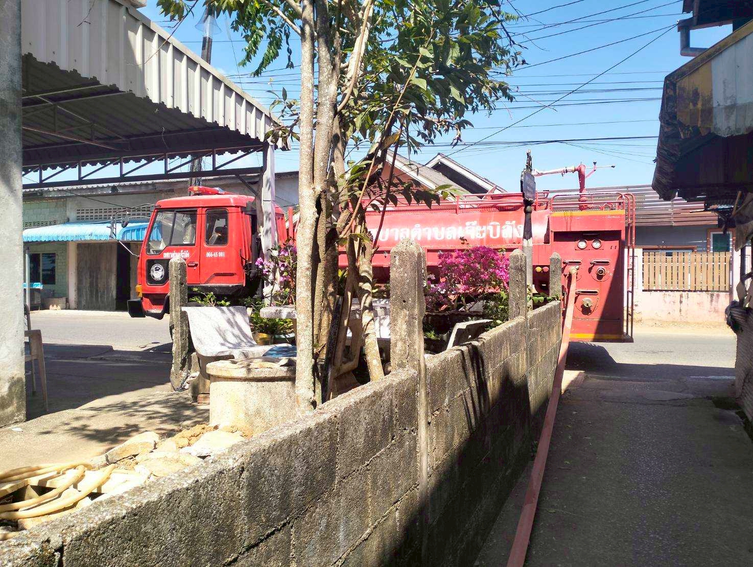 งานบริการประชาชน ส่งน้ำอุปโภค-บริโภค 🚒💦
วันที่ 26 มกราคม 2569 นายยาหยา หลังจิ นายกเทศบาลตำบลเจ๊ะบิลัง มอบหมายงานป้องกันและบรรเทาสาธารณภัย ออกดำเนินการส่งน้ำอุปโภค บริโภค ให้แก่ชาวบ้านชุมชนบนควน จำนวน2 หลัง และเติมน้ำสำรอง  เพื่อบรรเทาความเดือดร้อนแกพี่น้องประชาชน