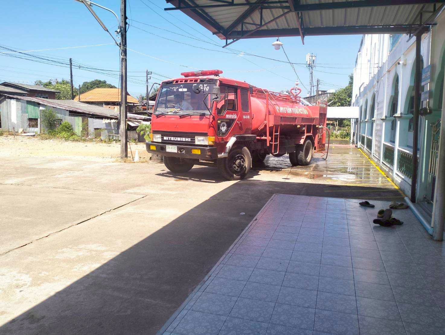งานบริการประชาชน
งานป้องกันและบรรเทาสาธารณภัย ดำเนินการฉีดทำความสะอาดลานจอดรถหน้ามัสยิดมะห์มูเดี๊ยะ และฉีดทำความสะอาดถนนบริเวณถนนสายหลักในเขตเทศบาลตำบลเจ๊ะบิลัง