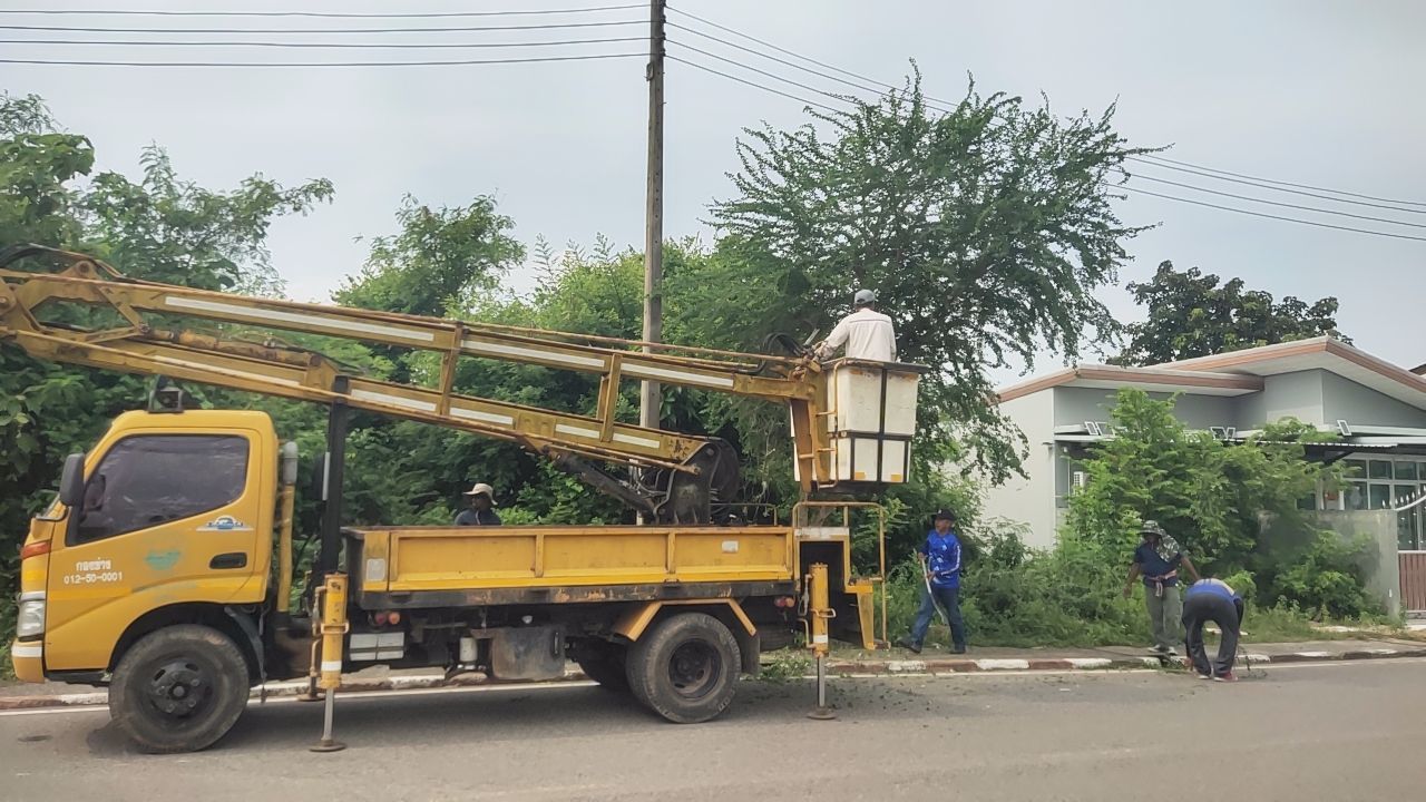 เทศบาลตำบลเจ๊ะบิลัง ลงพื้นที่ปรับปรุงระบบสาธารณูปโภคขั้นพื้นฐาน